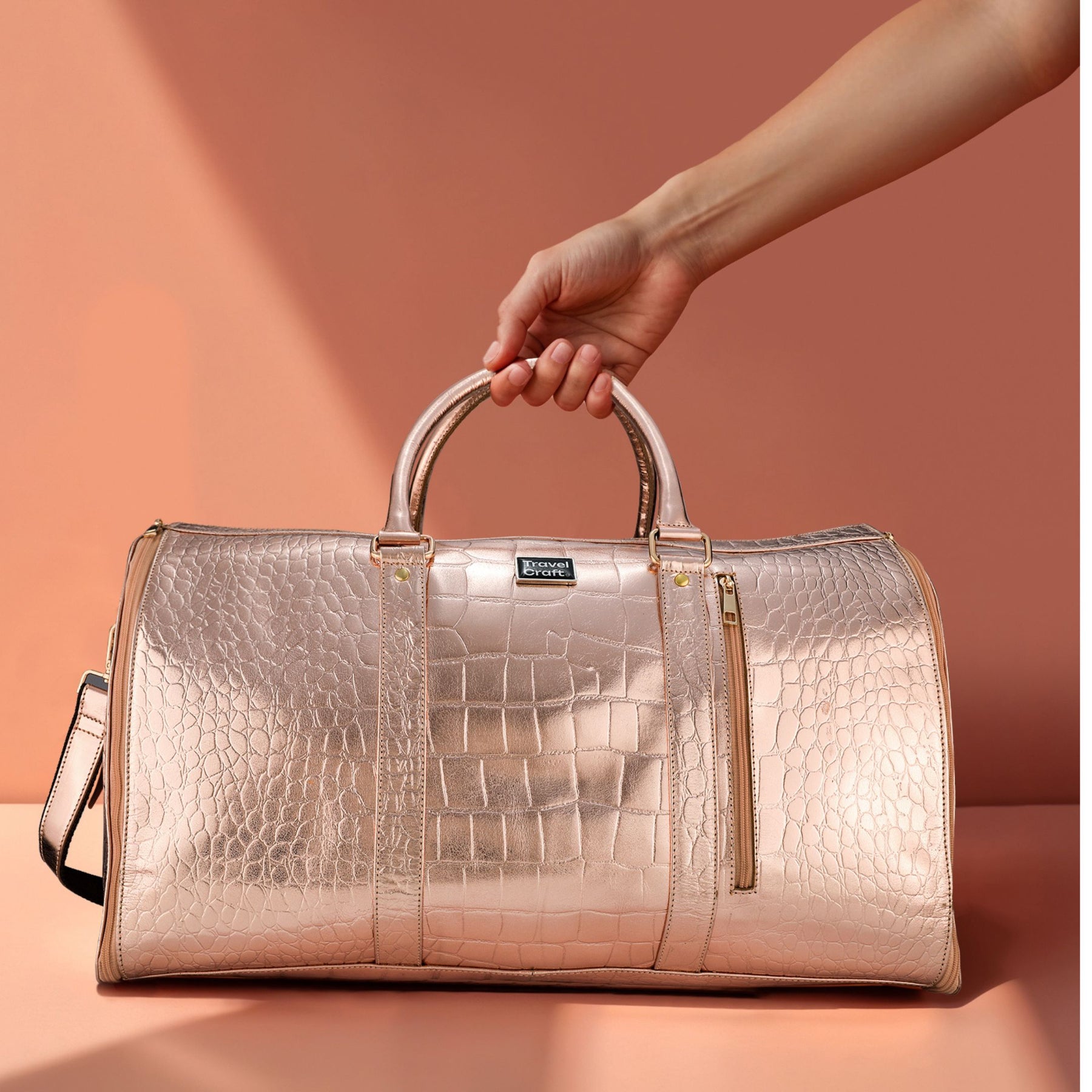 Women's Stylish Rose Gold 18" Garment Duffel Bag - Clothing & Essentials Carrier